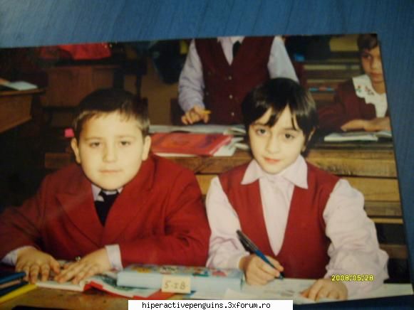 clasa i...poza memorabila cu paul in banca... :d:d poze cand eram mici