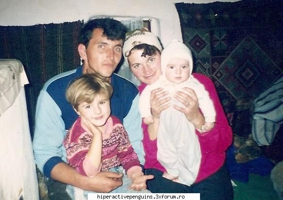 poza asta ii din perioada knd a inceput sa mi se blonzeask fost un timp cealalta ii in spate niste