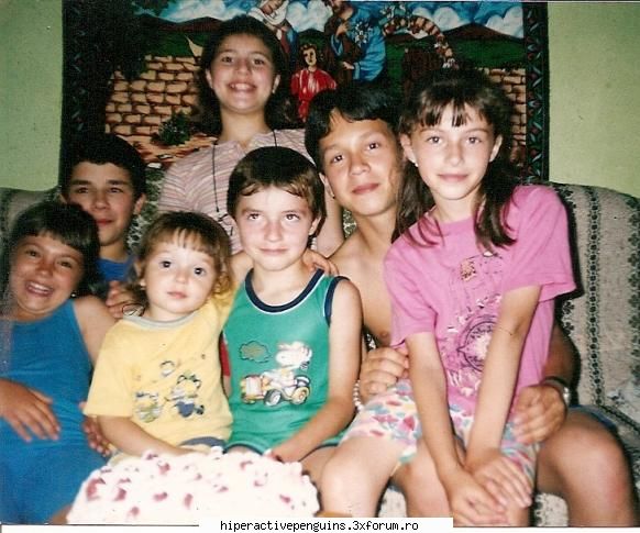 si o ultima poza cu o foarte mik parte din verii mei(cred k am pus km multe )....yo-s aia din spate