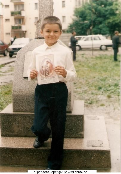 asta e de prin clasa a 2-a...cand am primit prima sfanta poze cand eram mici